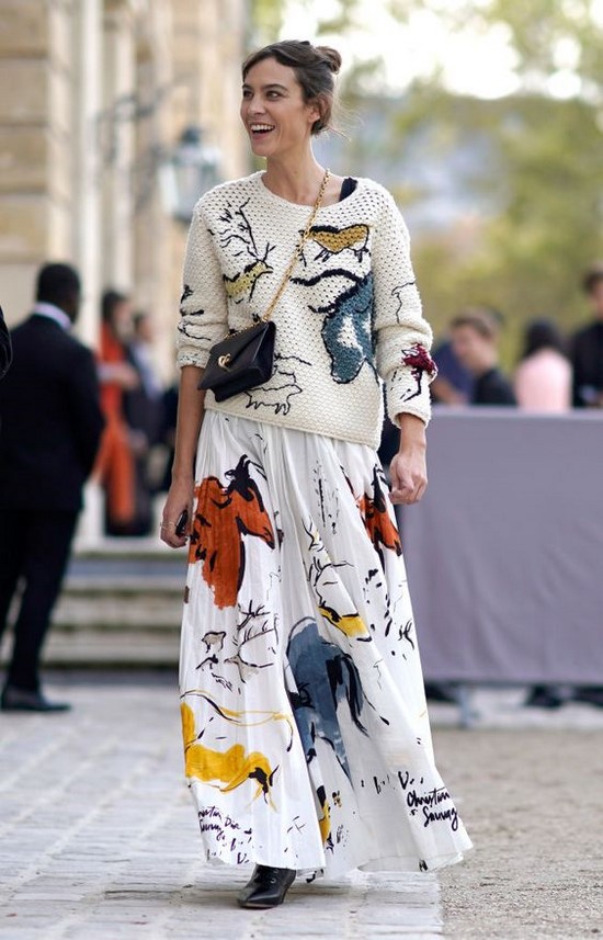 Scegli un abito per la stagione! I costumi più alla moda nella foto