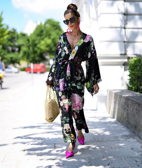 Scegli un abito per la stagione! I costumi più alla moda nella foto