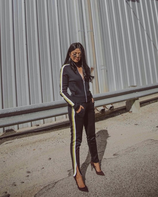 Scegli un abito per la stagione! I costumi più alla moda nella foto