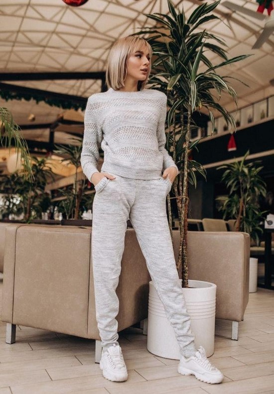 Scegli un abito per la stagione! I costumi più alla moda nella foto