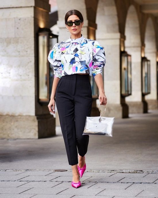 Scegli un abito per la stagione! I costumi più alla moda nella foto