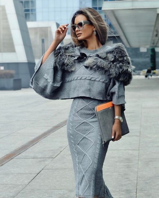 Scegli un abito per la stagione! I costumi più alla moda nella foto