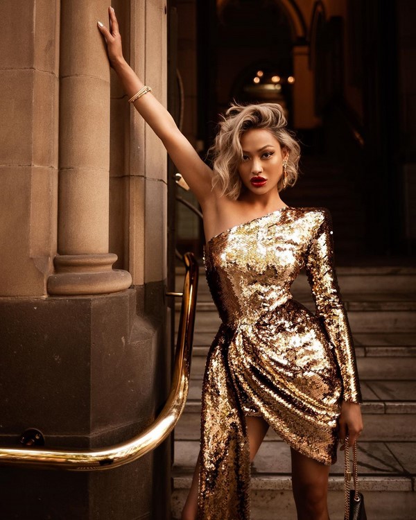 Culori la modă de haine. Alege imagini interesante în nuanțe frumoase.