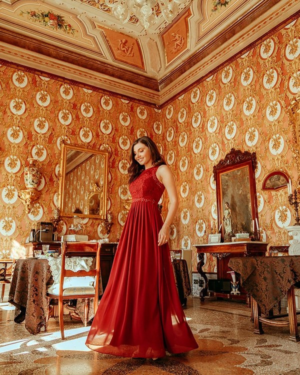 Culori la modă de haine. Alege imagini interesante în nuanțe frumoase.