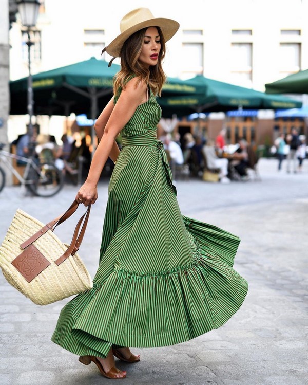 Culori la modă de haine.Alege imagini interesante în nuanțe frumoase.