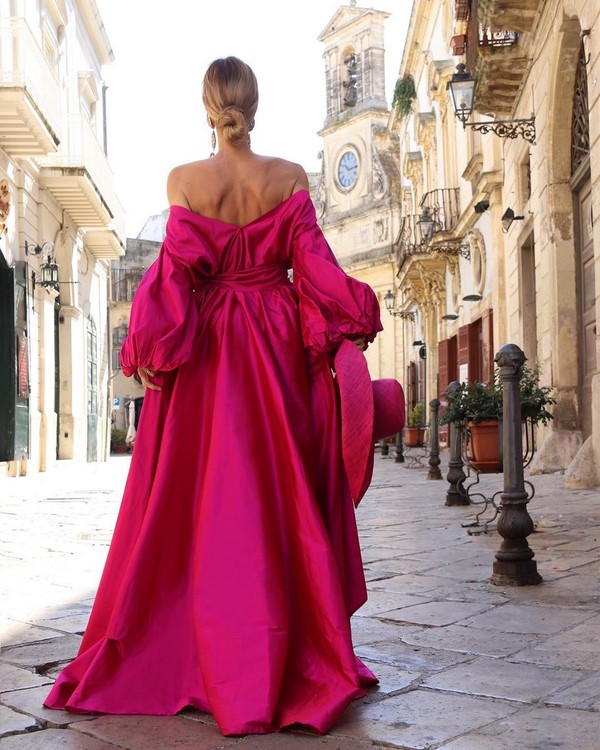 Culori la modă de haine. Alege imagini interesante în nuanțe frumoase.