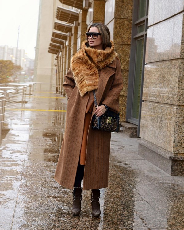 Culori la modă de haine. Alege imagini interesante în nuanțe frumoase.