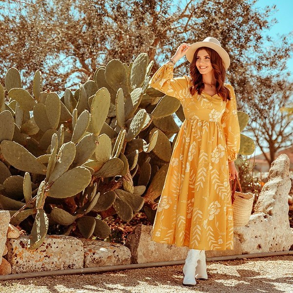 Culori la modă de haine. Alege imagini interesante în nuanțe frumoase.