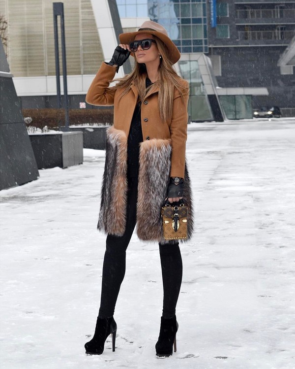 Culori la modă de haine. Alege imagini interesante în nuanțe frumoase.