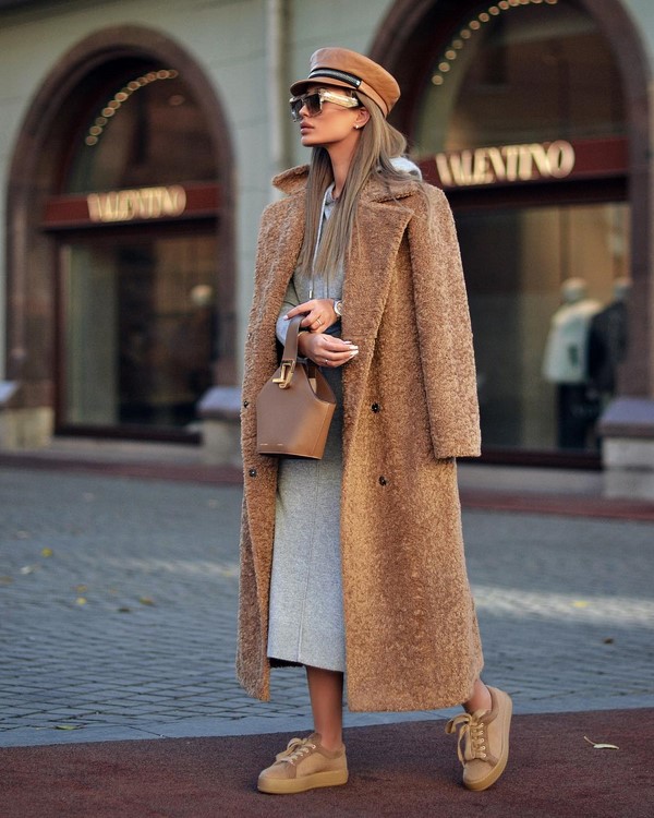 Culori la modă de haine. Alege imagini interesante în nuanțe frumoase.