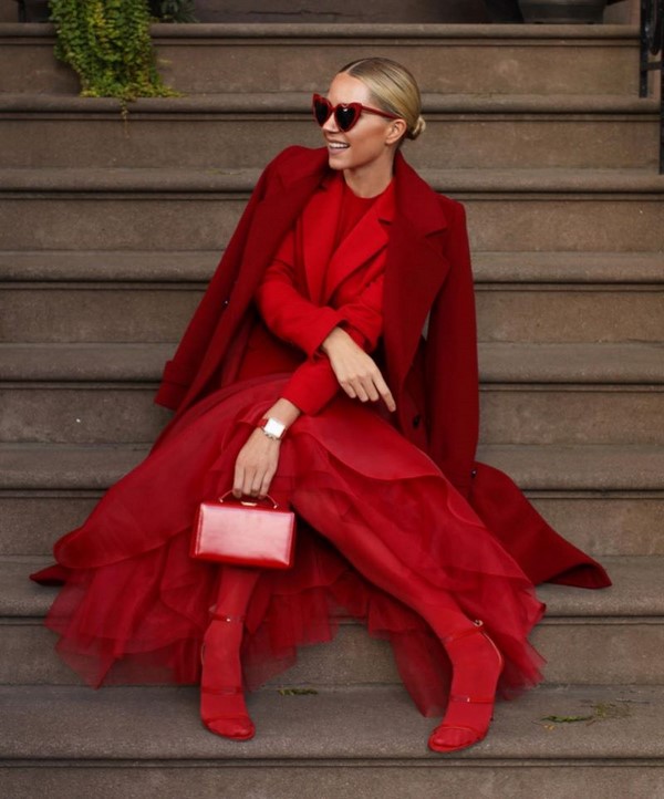 Culori la modă de haine. Alege imagini interesante în nuanțe frumoase.