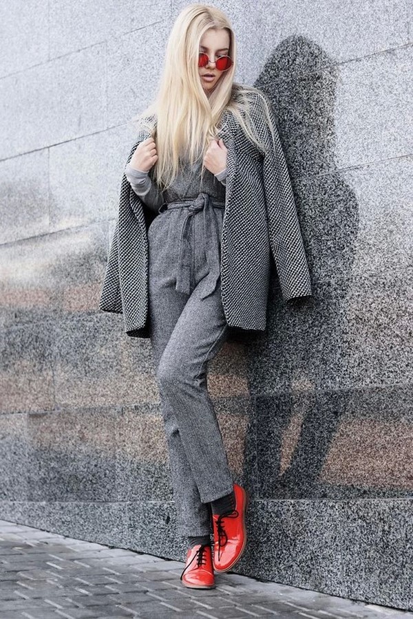 Culori la modă de haine. Alege imagini interesante în nuanțe frumoase.