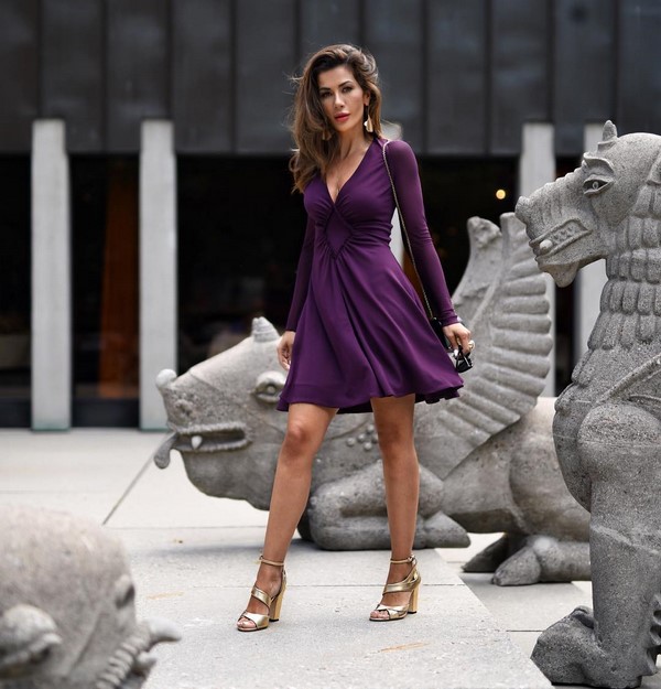 Culori la modă de haine. Alege imagini interesante în nuanțe frumoase.