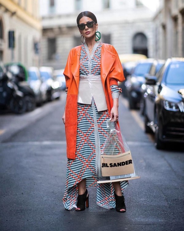 Culori la modă de haine. Alege imagini interesante în nuanțe frumoase.