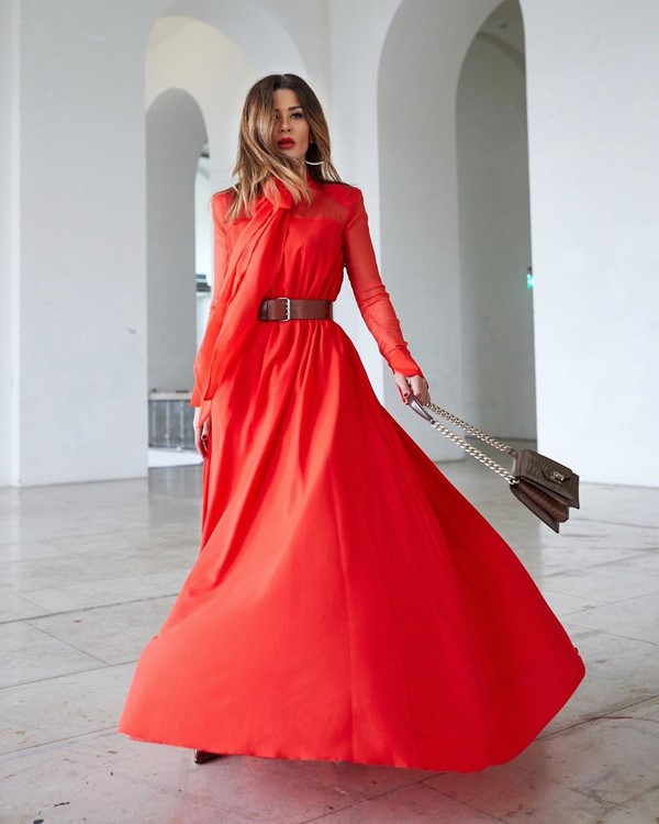 Culori la modă de haine. Alege imagini interesante în nuanțe frumoase.