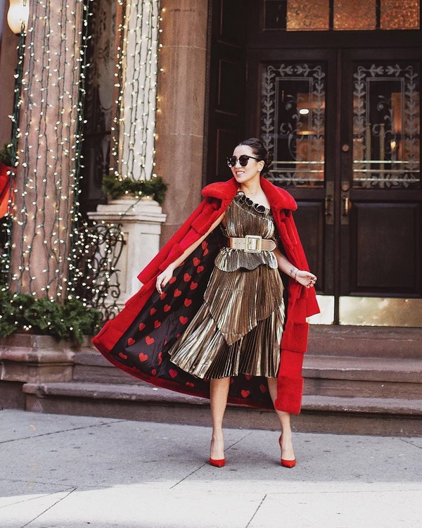 Culori la modă de haine. Alege imagini interesante în nuanțe frumoase.