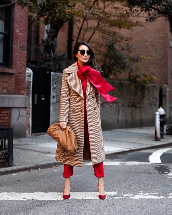 Culori la modă de haine. Alege imagini interesante în nuanțe frumoase.