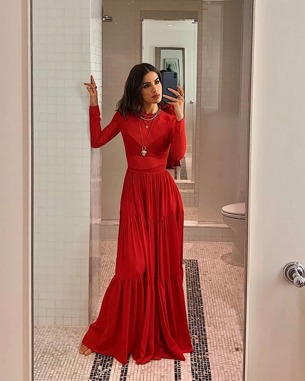 Culori la modă de haine. Alege imagini interesante în nuanțe frumoase.