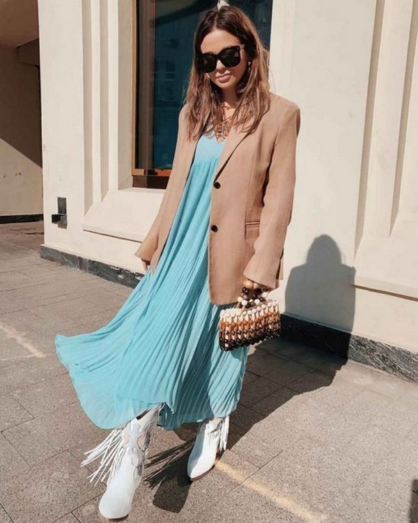 Culori la modă de haine. Alege imagini interesante în nuanțe frumoase.