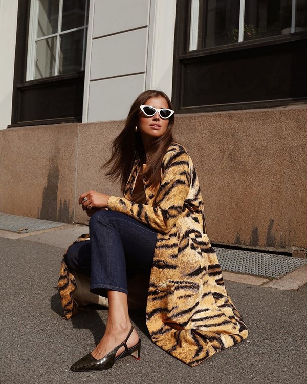 Culori la modă de haine. Alege imagini interesante în nuanțe frumoase.