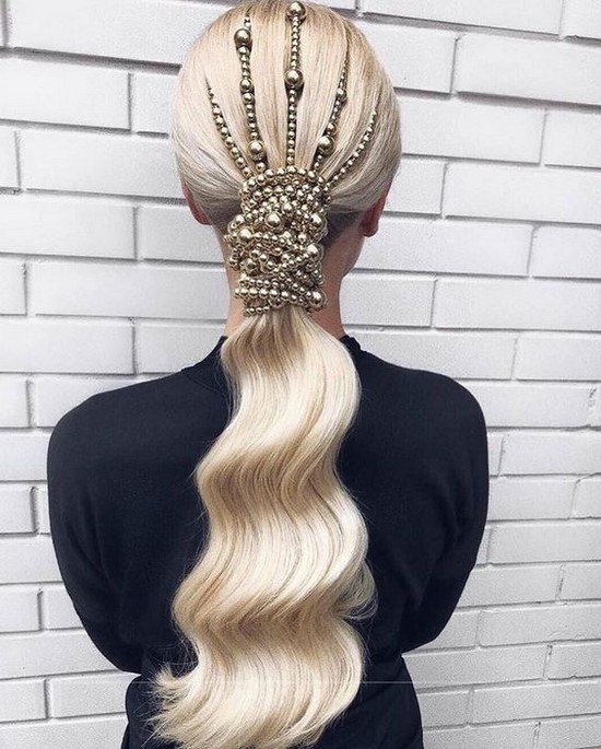 Comment coiffer vos cheveux pour la nouvelle année. Les coiffures les plus élégantes pour les célébrations du Nouvel An