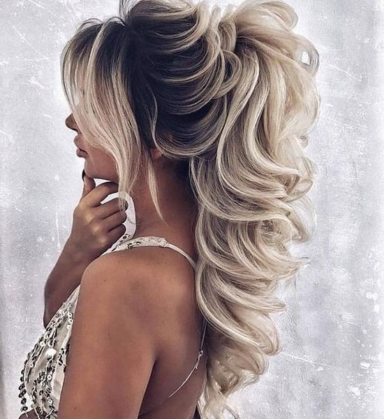 Comment coiffer vos cheveux pour la nouvelle année. Les coiffures les plus élégantes pour les célébrations du Nouvel An