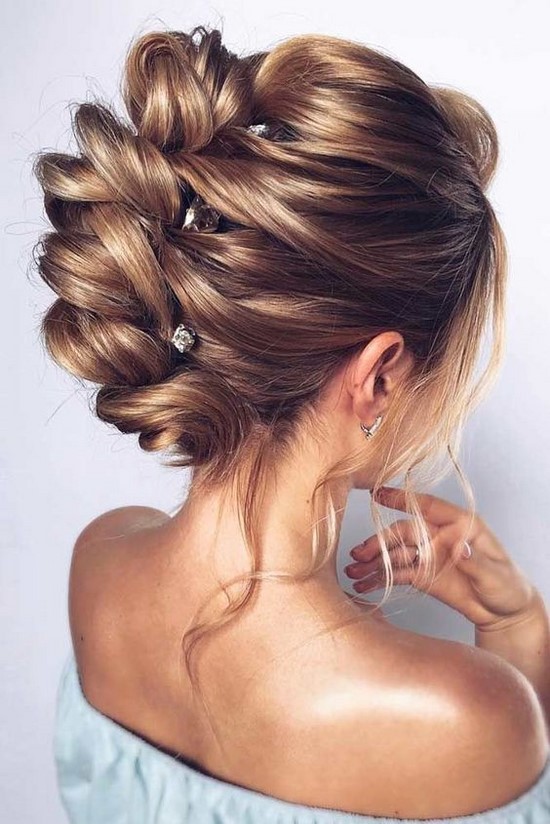 Comment coiffer vos cheveux pour la nouvelle année. Les coiffures les plus élégantes pour les célébrations du Nouvel An