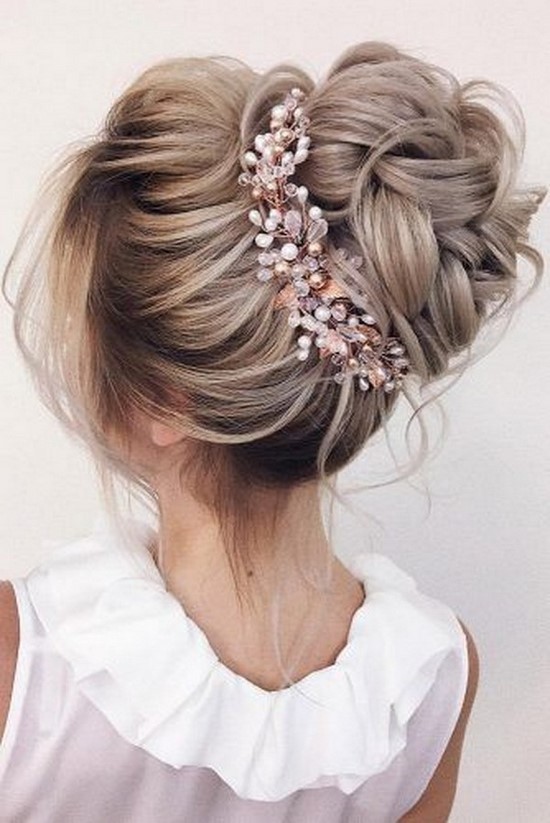 Comment coiffer vos cheveux pour la nouvelle année. Les coiffures les plus élégantes pour les célébrations du Nouvel An