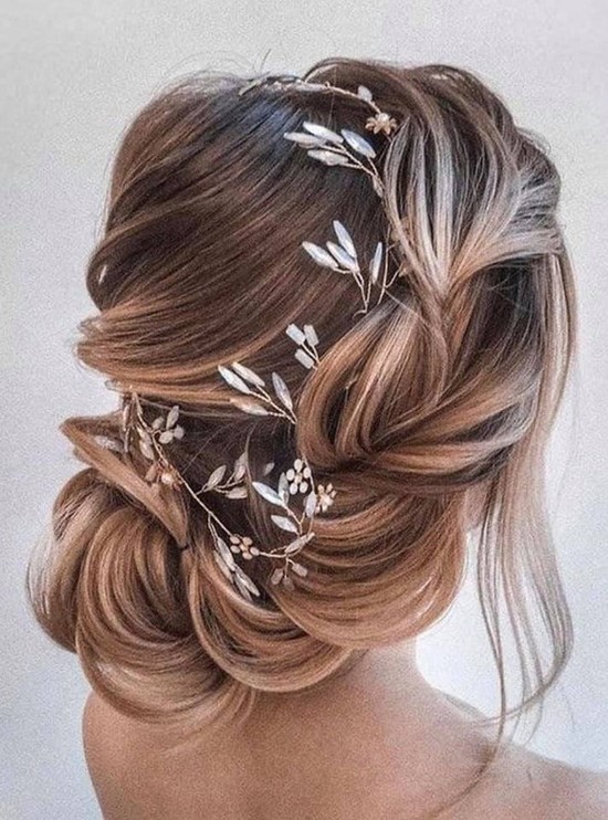 Comment coiffer vos cheveux pour la nouvelle année. Les coiffures les plus élégantes pour les célébrations du Nouvel An