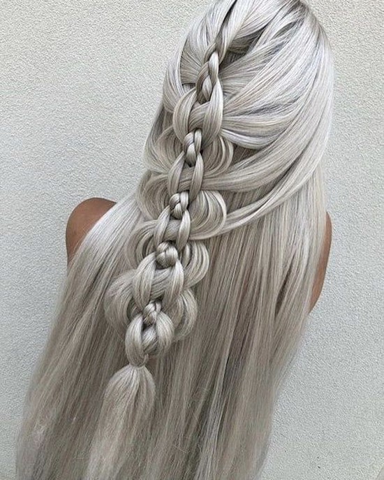 Comment coiffer vos cheveux pour la nouvelle année.Les coiffures les plus élégantes pour les célébrations du Nouvel An