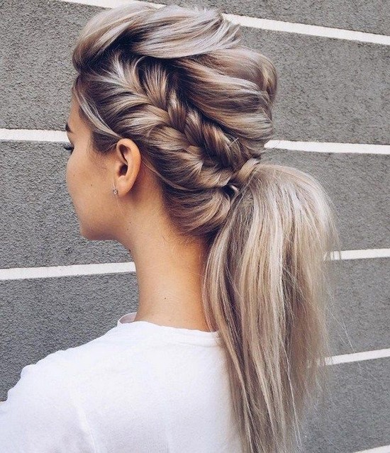 Comment coiffer vos cheveux pour la nouvelle année. Les coiffures les plus élégantes pour les célébrations du Nouvel An